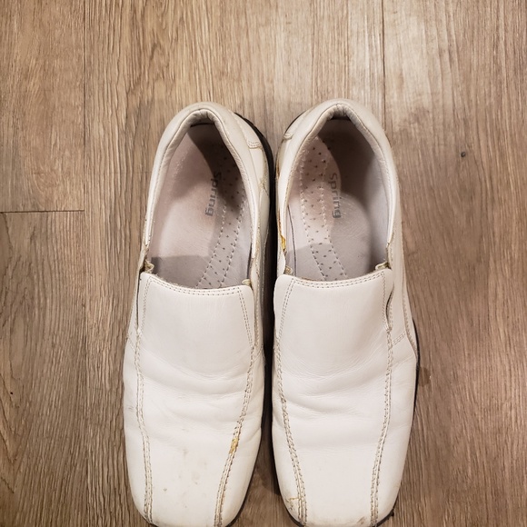 Sleek White Leather: Slip-On Shoes with Captivating Style and Excellent Grip - Picture 2 of 7